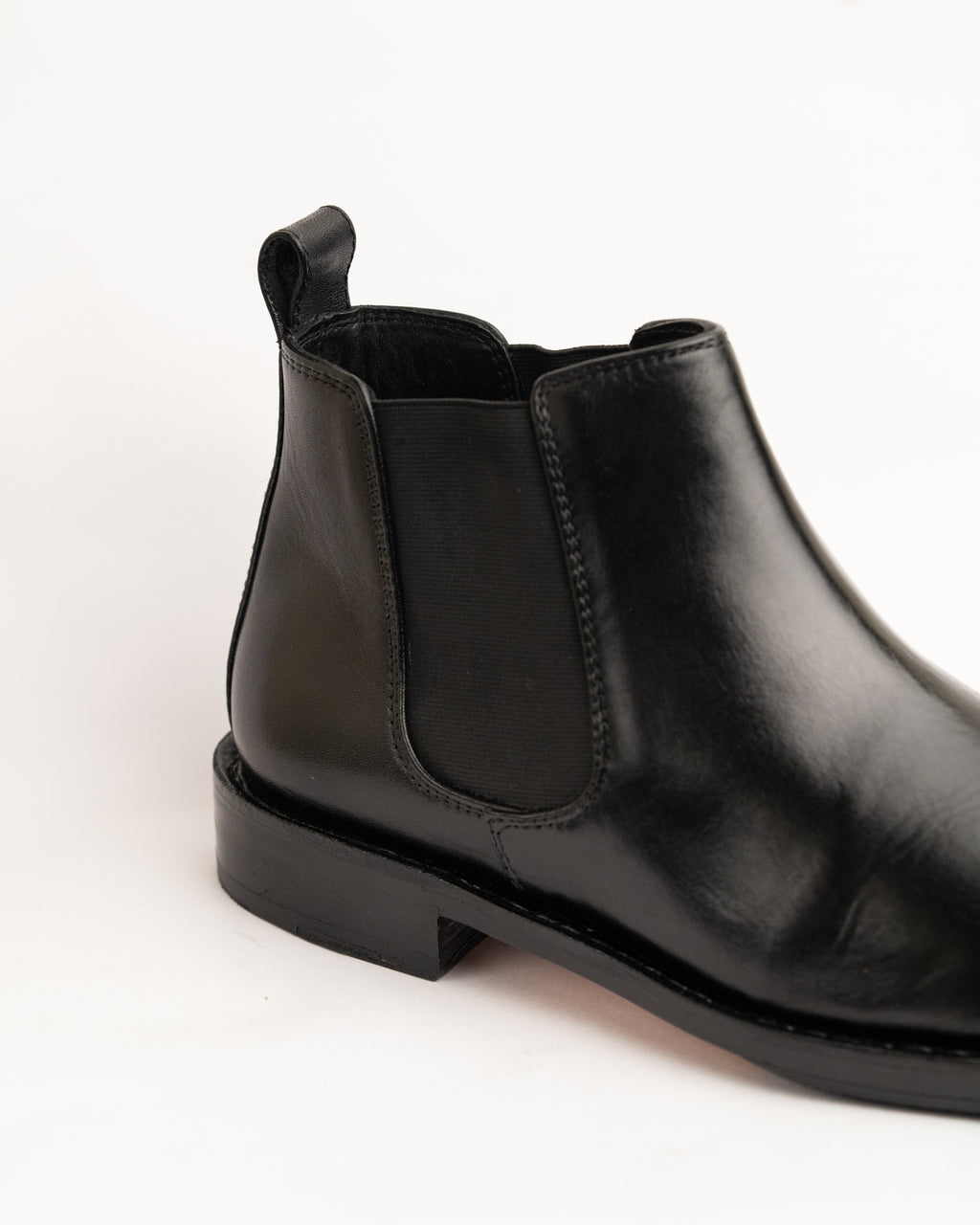 Leo - Chelsea Boots // Black